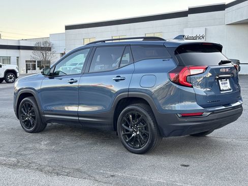 Used 2024 GMC Terrain SLT w/ Tech Package image 8