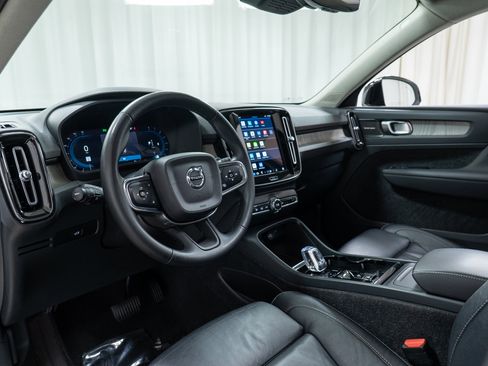Used 2023 Volvo XC40 B5 Ultimate w/ Climate Package image 12