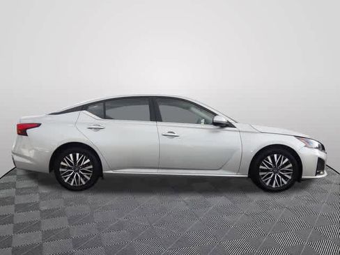 Used 2023 Nissan Altima 2.5 SV FWD image 4