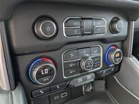 Used 2021 Chevrolet Tahoe Z71 AWD/4WD image 22