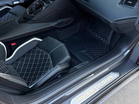 Used 2017 Lamborghini Aventador S image 19