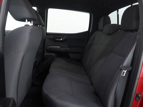 Used 2018 Toyota Tacoma TRD Sport image 14