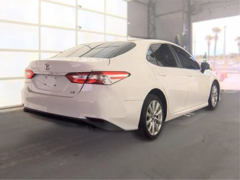 Used 2018 Toyota Camry LE FWD image 4