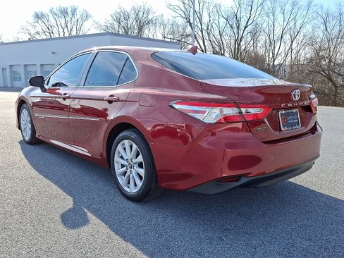 Used 2019 Toyota Camry LE image 5