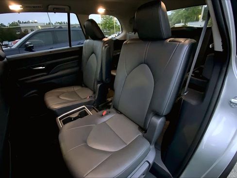 Used 2025 Toyota Grand Highlander FWD image 20