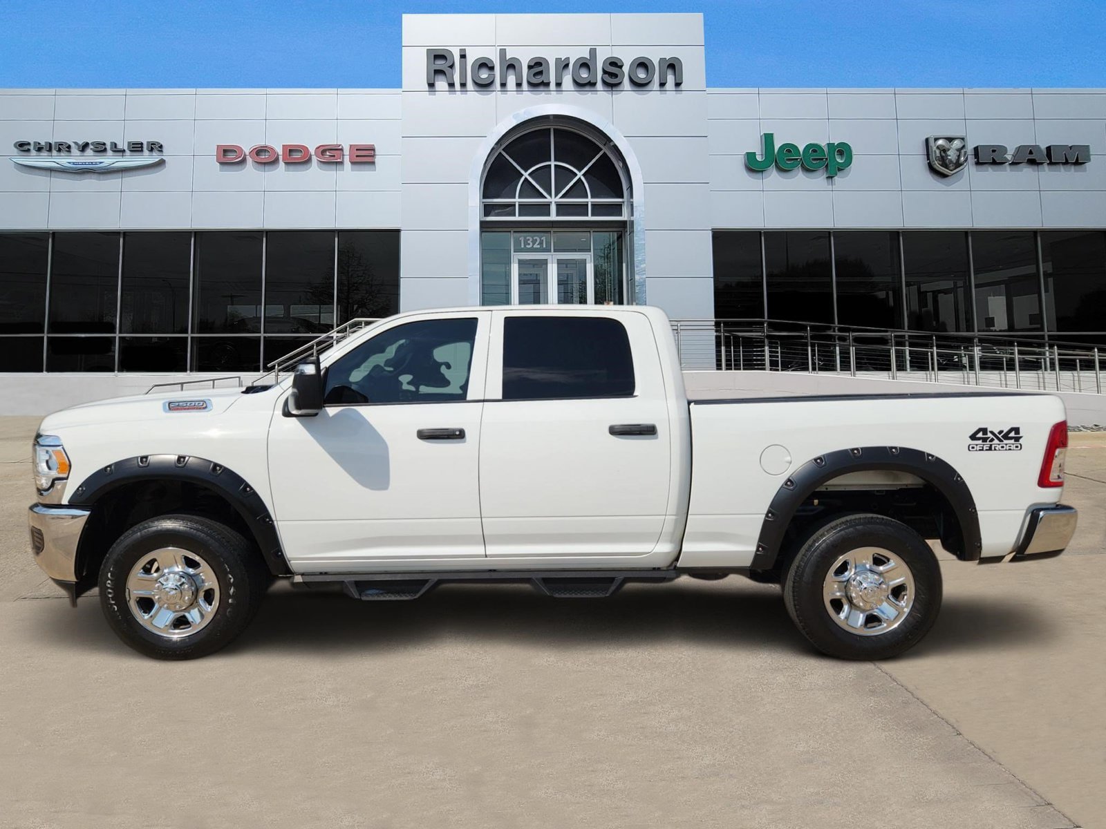 Used 2024 RAM 2500 Tradesman w/ Chrome Appearance Group AWD/4WD image 3