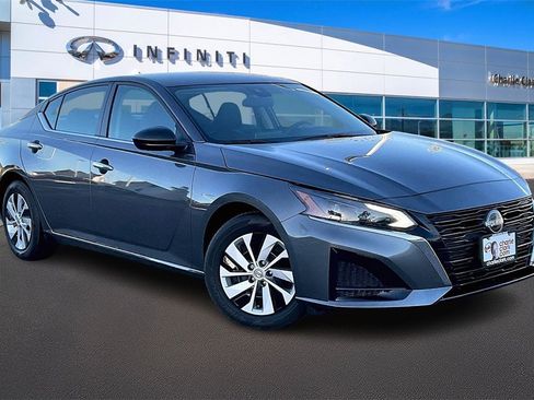 Used 2025 Nissan Altima 2.5 S image 11