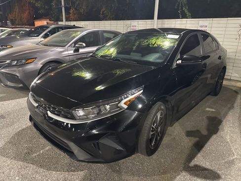 Used 2023 Kia Forte LXS FWD image 3