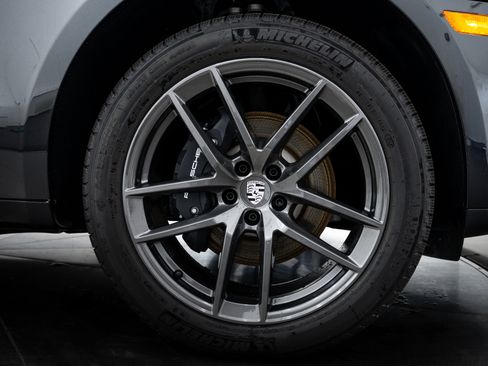 Certified 2026 Porsche Macan Turbo image 11