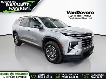Used 2025 Chevrolet Traverse LT