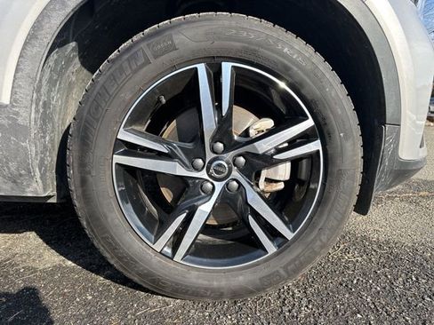 Certified 2025 Volvo XC40 B5 Core image 11