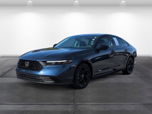 Certified 2025 Honda Accord SE image 6