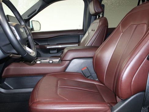 Used 2024 Ford Expedition Limited image 16
