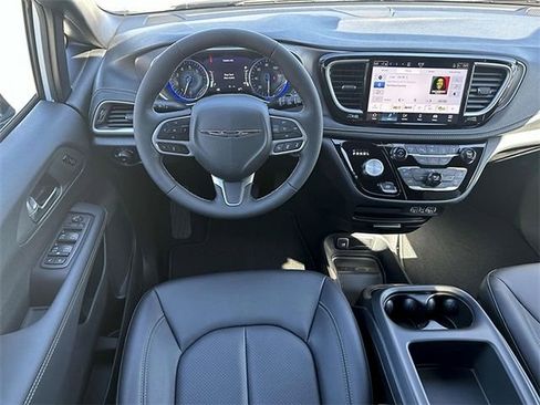 New 2025 Chrysler Pacifica Select FWD image 19