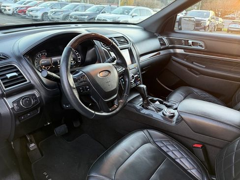 Used 2019 Ford Explorer Platinum image 19