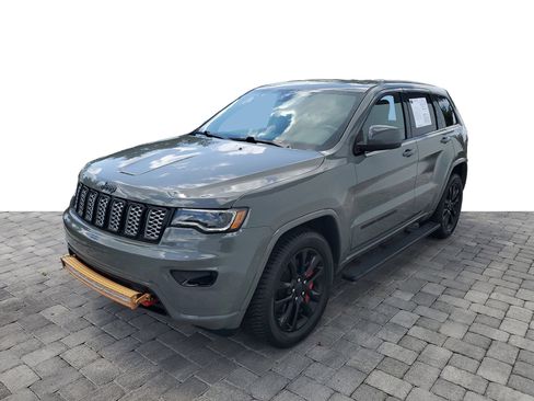 Used 2021 Jeep Grand Cherokee Laredo X AWD/4WD image 3