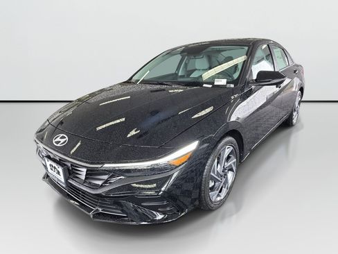 New 2026 Hyundai Elantra Limited FWD image 8