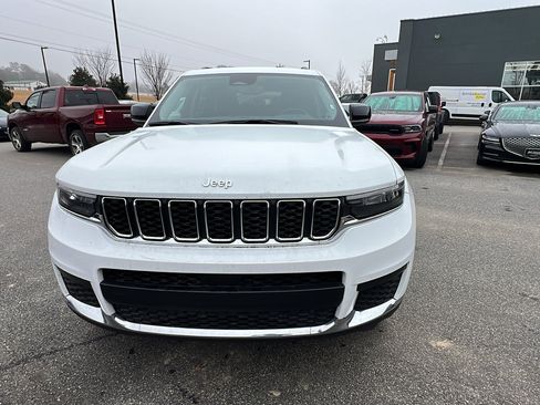 Used 2023 Jeep Grand Cherokee L Laredo image 3