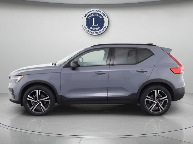 New 2026 Volvo XC40 B5 Core w/ Climate Package AWD/4WD image 2