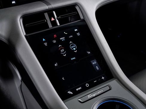 Used 2023 Porsche Taycan image 18