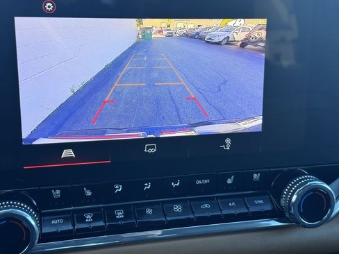 Used 2024 GMC Canyon AT4 image 27