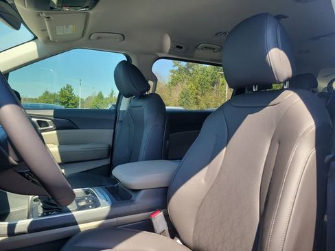 New 2026 Kia Carnival FWD image 14