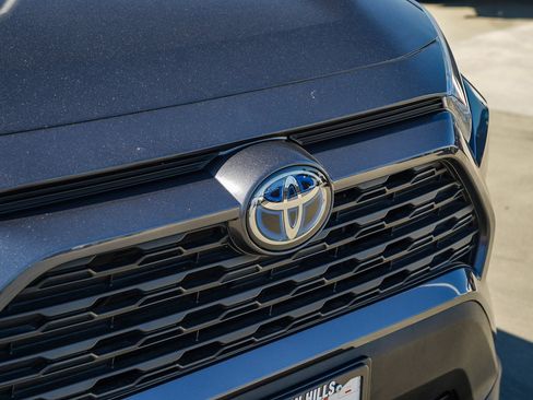 Used 2024 Toyota RAV4 XLE AWD/4WD image 10