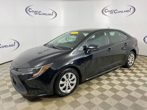 Certified 2022 Toyota Corolla LE FWD image 3