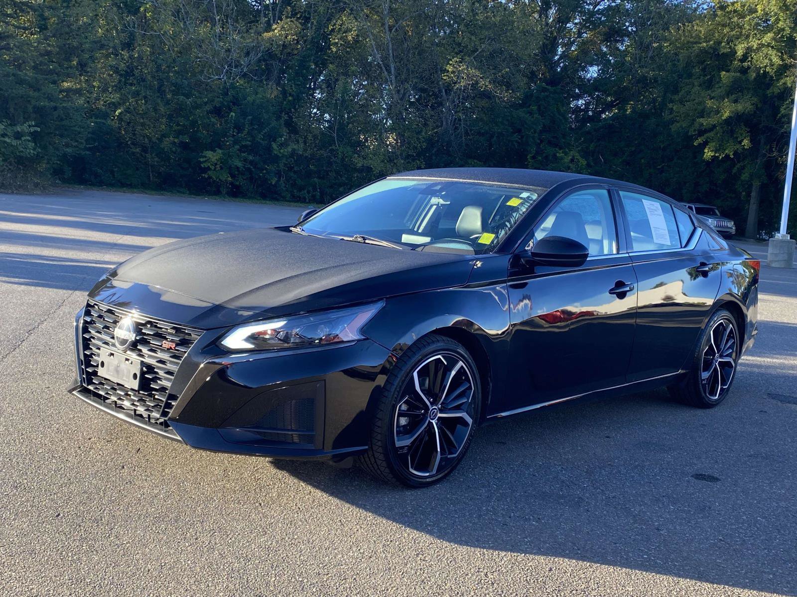 Used 2024 Nissan Altima 2.5 SR FWD image 3