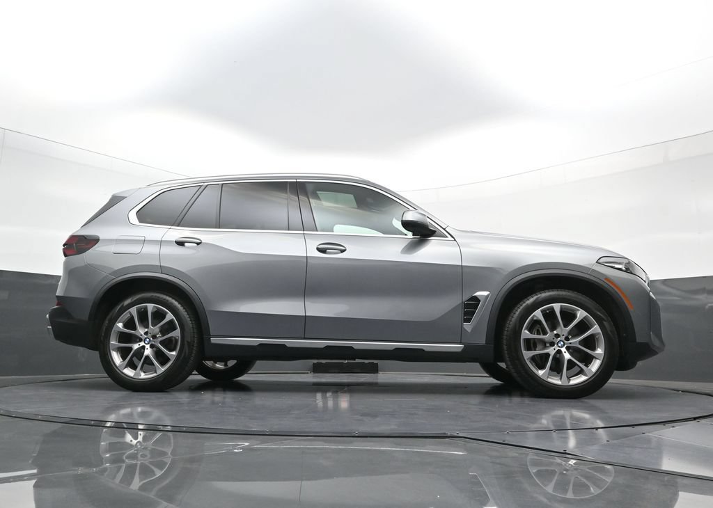 Used 2024 BMW X5 xDrive40i w/ Parking Assistance Package AWD/4WD image 27