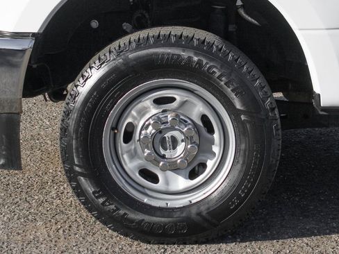 Used 2020 Ford F250 XL w/ Power Equipment Group AWD/4WD image 38