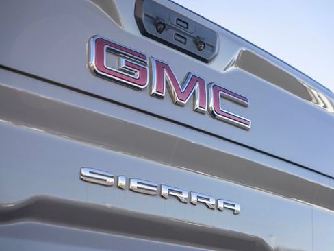 Used 2024 GMC Sierra 2500 AT4 w/ AT4 Premium Plus Package AWD/4WD image 28
