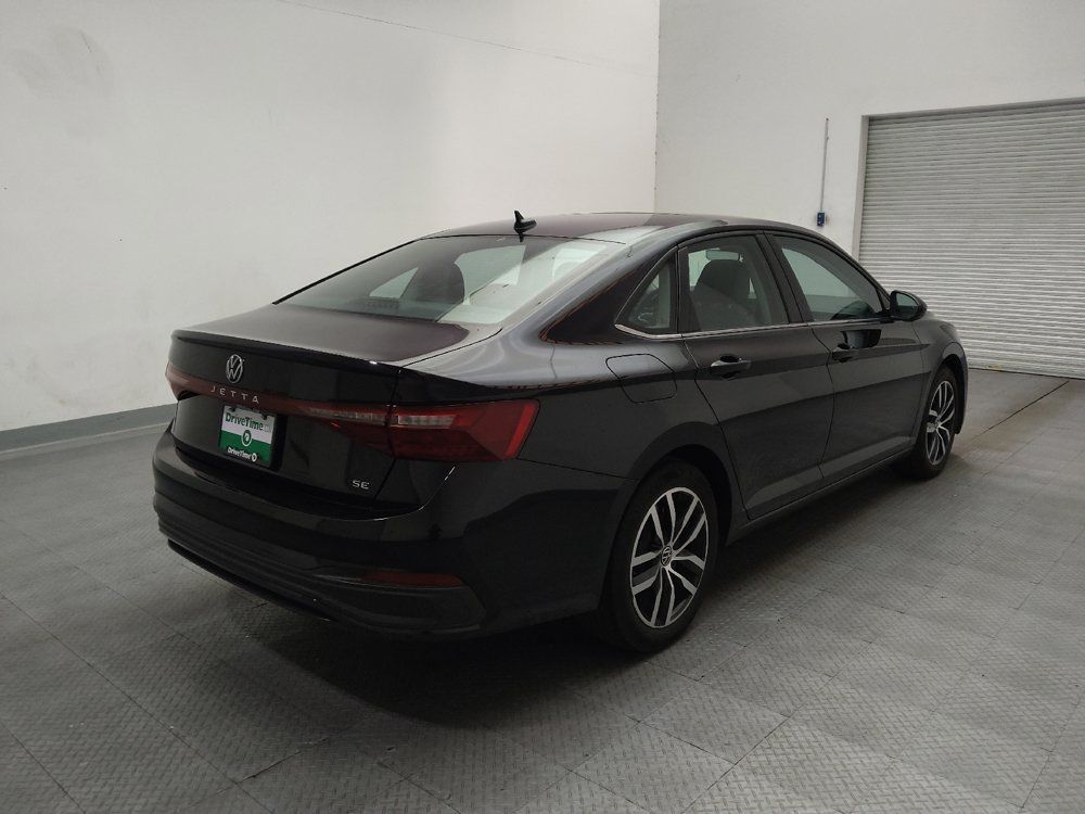 Used 2025 Volkswagen Jetta SE FWD image 9