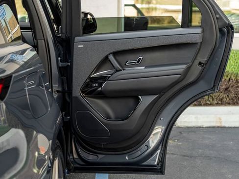 Used 2024 Land Rover Range Rover Sport SE image 23