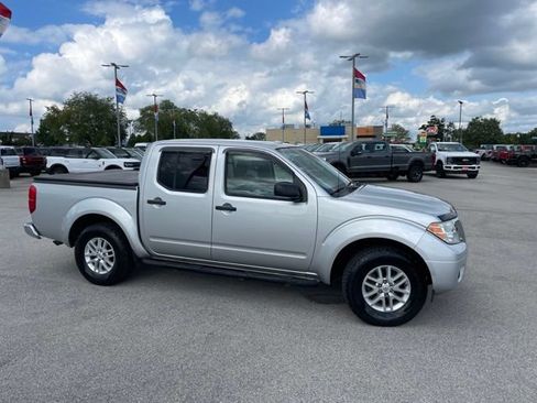 Used 2016 Nissan Frontier SV RWD image 2