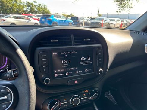 Used 2025 Kia Soul LX w/ LX Technology Package FWD image 20