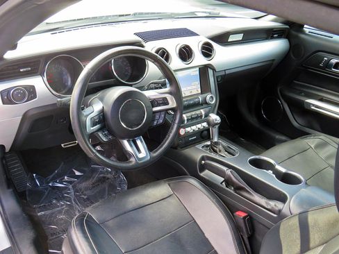 Used 2017 Ford Mustang Premium image 21