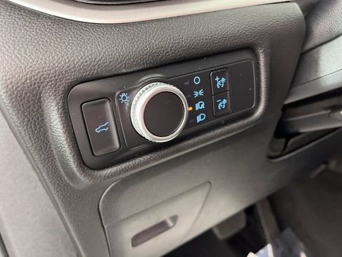 Used 2022 Ford Explorer XLT image 32