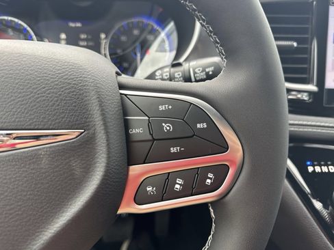 New 2026 Chrysler Pacifica Select image 7
