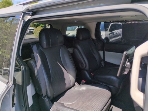 Used 2022 Kia Carnival SX Prestige FWD image 45