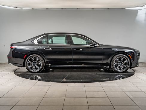 Used 2024 BMW i7 eDrive50 RWD image 4