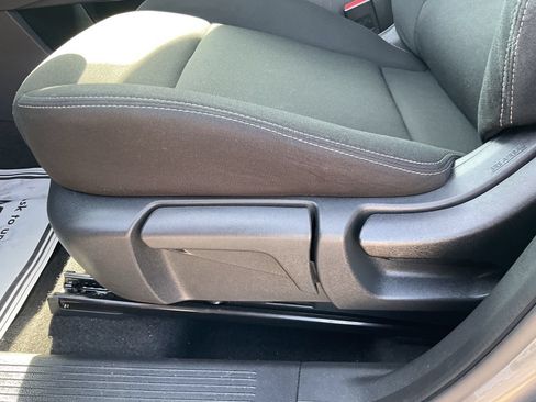 Used 2023 Nissan Rogue S FWD image 12