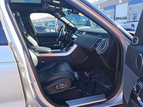 Used 2019 Land Rover Range Rover Sport SVR image 12