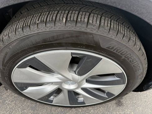 Used 2021 Tesla Model Y Long Range AWD/4WD image 6