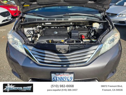 Used 2013 Toyota Sienna XLE image 10