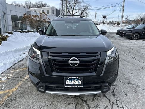 Certified 2025 Nissan Pathfinder SL w/ SL Premium Package image 3