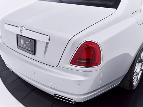Used 2015 Rolls-Royce Ghost RWD image 28