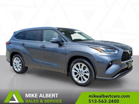 Used 2022 Toyota Highlander Limited AWD/4WD image 1