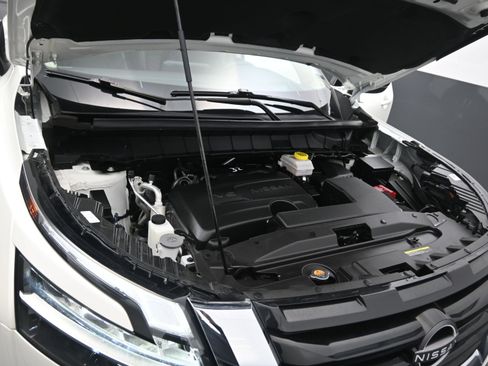 Used 2024 Nissan Pathfinder Platinum image 24