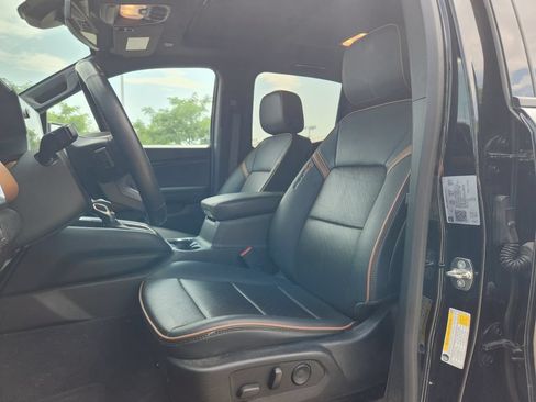 Used 2023 GMC Canyon AT4 w/ AT4 Premium Package AWD/4WD image 2